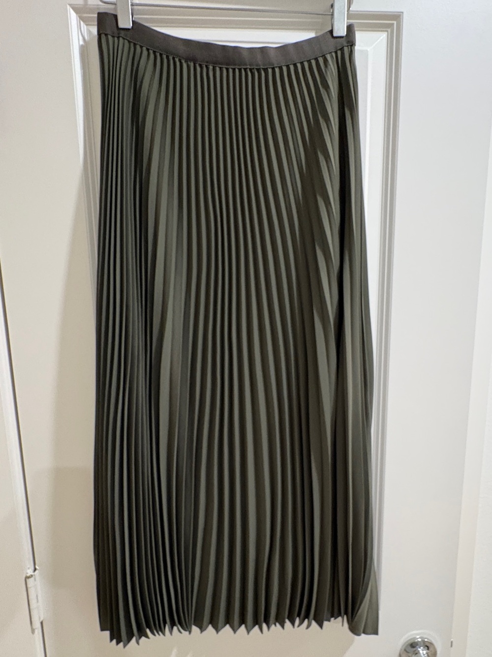 Aritzia Babaton Acclaim Pleated Matte Maxi Satin Skirt Shade Dk Olive Sz Medium